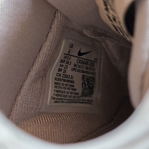 Pink Nikes - Picture 2 of 5